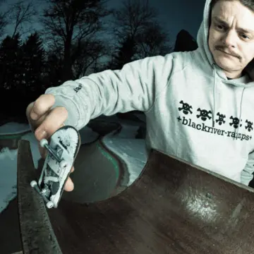 Pro Fingerboard Skater doing tricks in the ramp