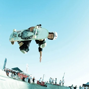 Vince Van Dijk doing a trick in a bowl